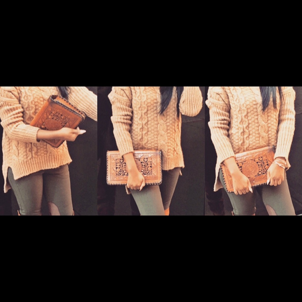 WOODEN CLUTCH